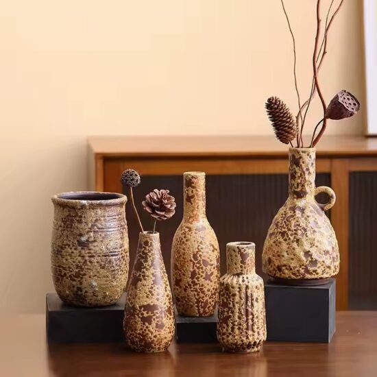 Custom Creative Home Decor Ceramic Vase with Modern Artistic Design