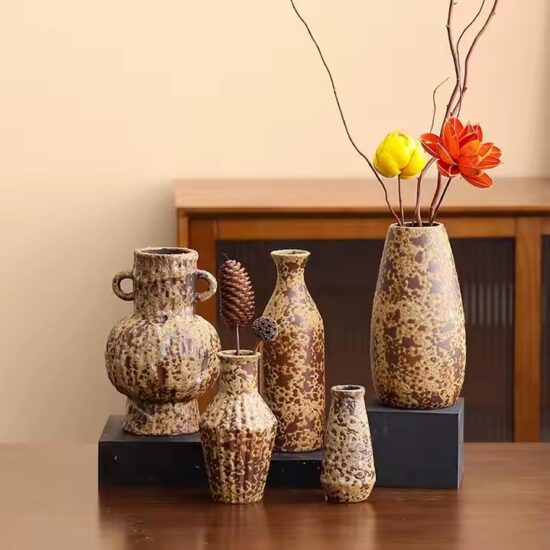 Custom Creative Home Decor Ceramic Vase with Modern Artistic Design