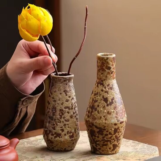 Custom Creative Home Decor Ceramic Vase with Modern Artistic Design