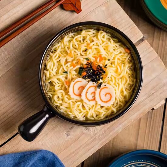 Comfortable ceramic bowl with ergonomic handle for hot food and daily home dining