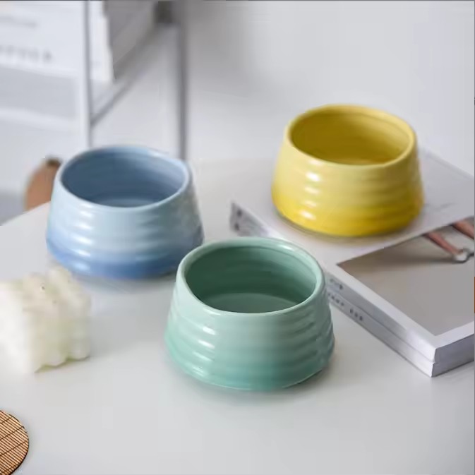 Gradient color ceramic rice bowl with creative modern design for home use