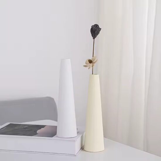 Minimalist Modern Ceramic Vase for Dried Flower Arrangements