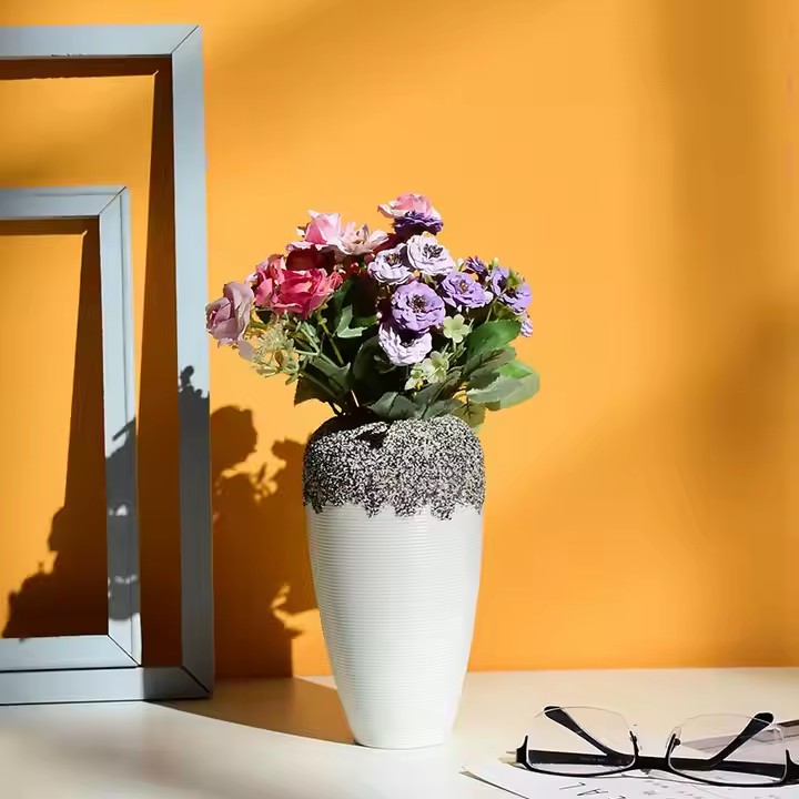 Modern Indoor Decorative Ceramic Vase for Home and Office