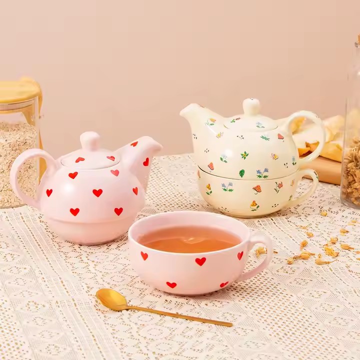 Modern Cute Ceramic Teapot with Luxurious Glossy Finish for Tea Lovers