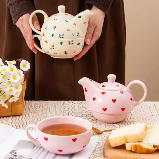 Modern Cute Ceramic Teapot with Luxurious Glossy Finish for Tea Lovers

