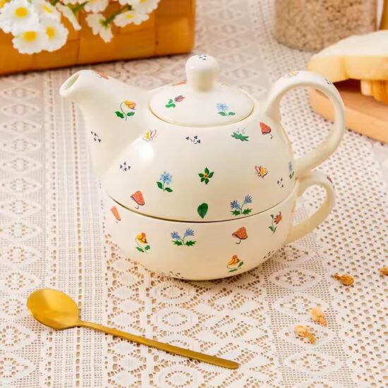 Modern Cute Ceramic Teapot with Luxurious Glossy Finish for Tea Lovers

