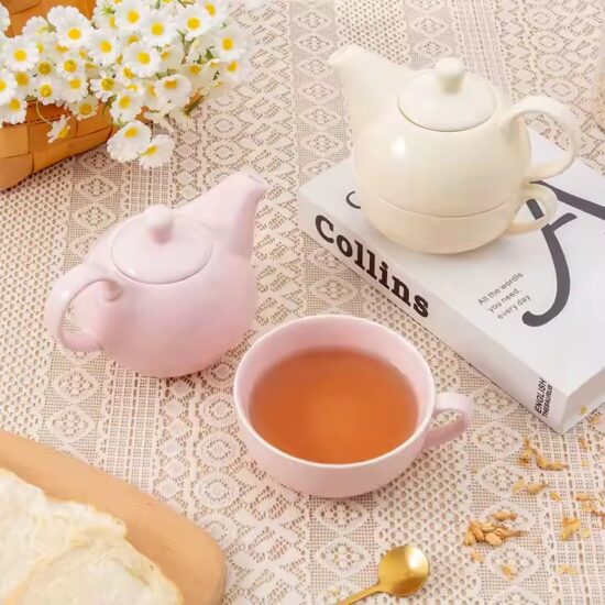 Modern Cute Ceramic Teapot with Luxurious Glossy Finish for Tea Lovers

