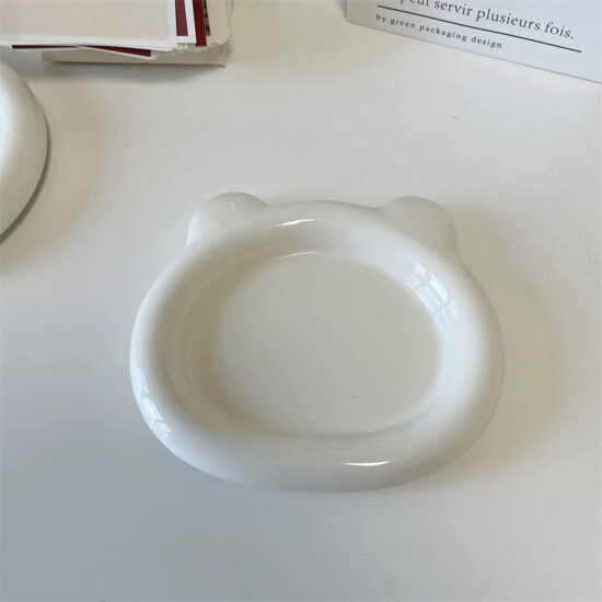 Modern white puffy ceramic round plate for home and restaurant dining
