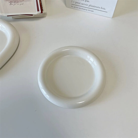 Modern white puffy ceramic round plate for home and restaurant dining