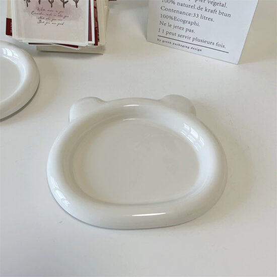 Modern white puffy ceramic round plate for home and restaurant dining