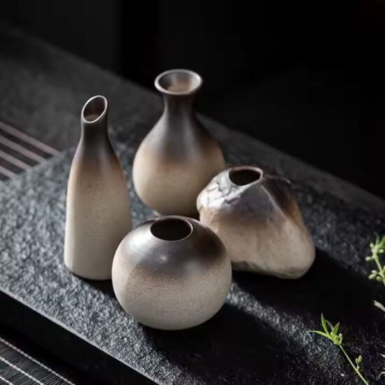 Vintage Style Ceramic Vase for Classic Home and Office Decoration