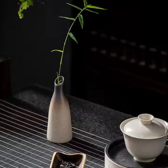 Vintage Style Ceramic Vase for Classic Home and Office Decoration