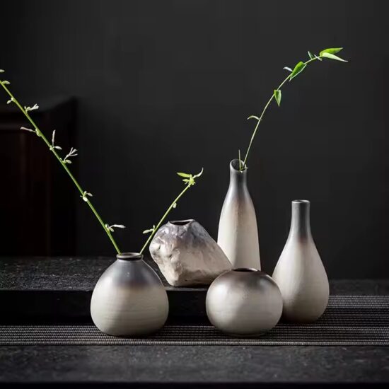 Vintage Style Ceramic Vase for Classic Home and Office Decoration