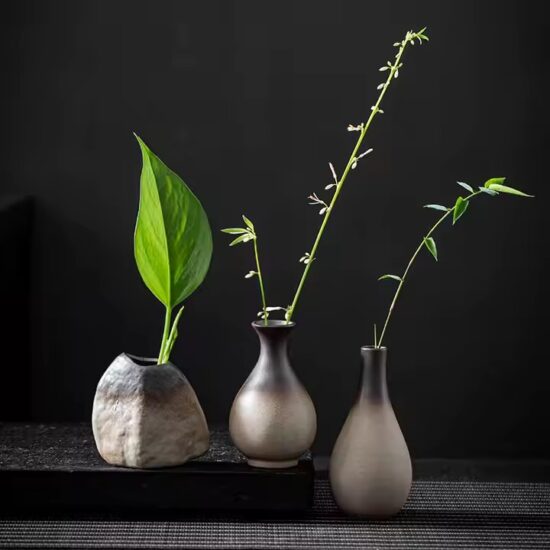 Vintage Style Ceramic Vase for Classic Home and Office Decoration