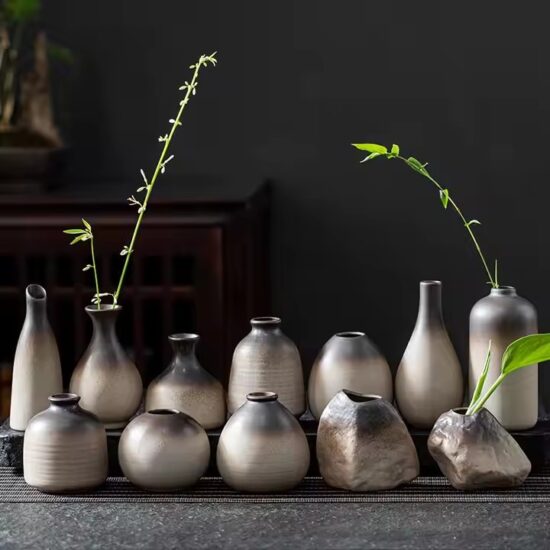 Vintage Style Ceramic Vase for Classic Home and Office Decoration