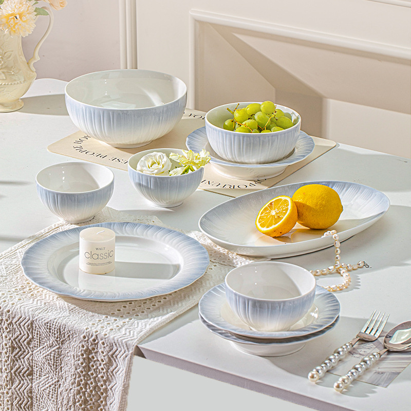 High aesthetic ceramic dinnerware set for home and gift use