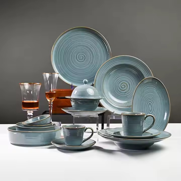 Luxury porcelain ceramic dinnerware set with elegant finish