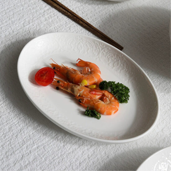 Solid color embossed ceramic dinner plate for Western food presentation