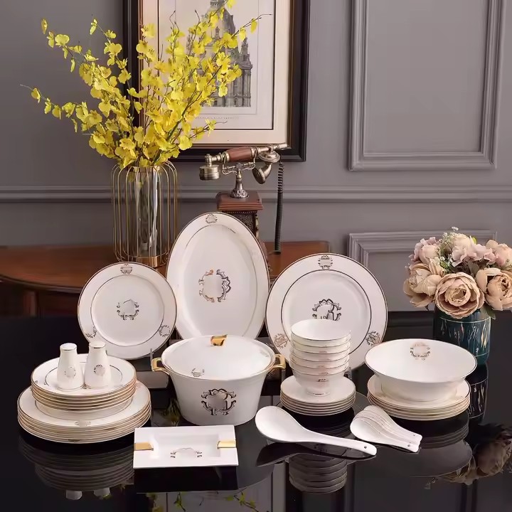 Minimalist Western luxury ceramic dinnerware set for home or restaurant use