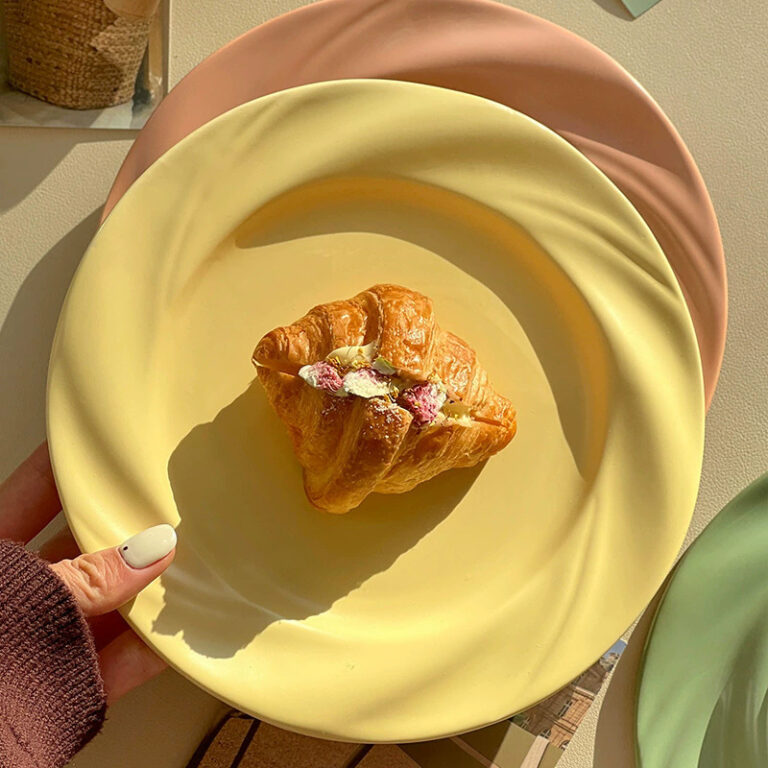 Cream-style ceramic dinner plate with elegant design