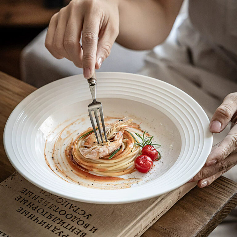 Japanese-style white ceramic dessert plate with hat shape for restaurants