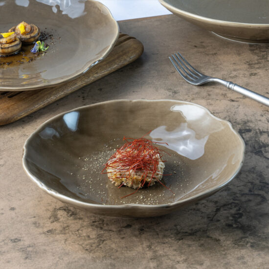 Large capacity hat-shaped irregular ceramic serving plate

