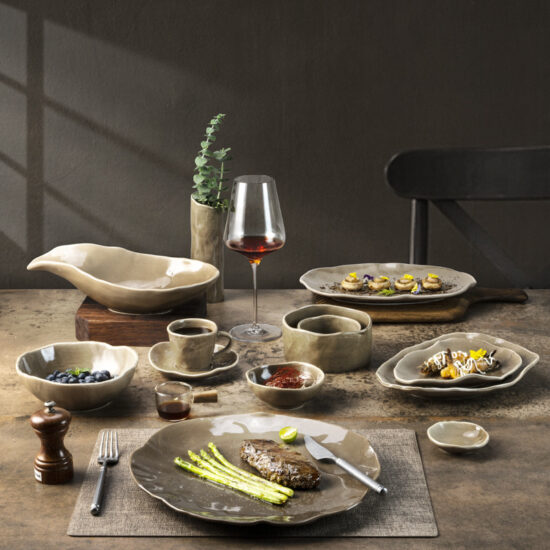 Large capacity hat-shaped irregular ceramic serving plate