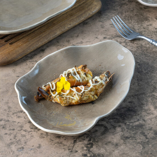 Large capacity hat-shaped irregular ceramic serving plate