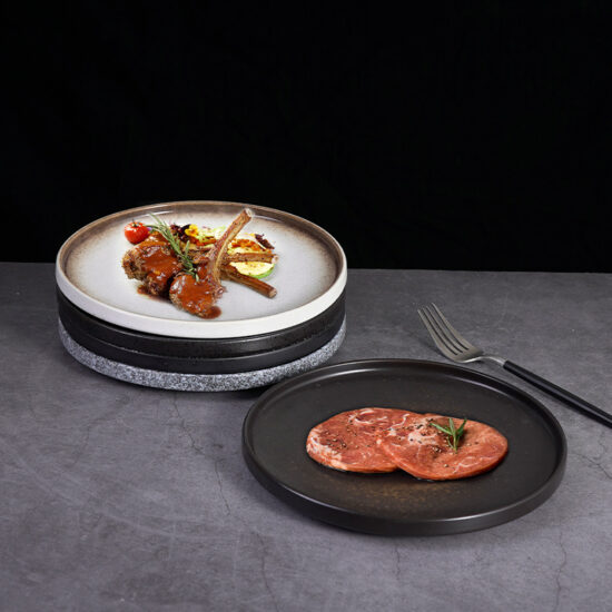 Japanese-style vintage round ceramic plate for home dining
