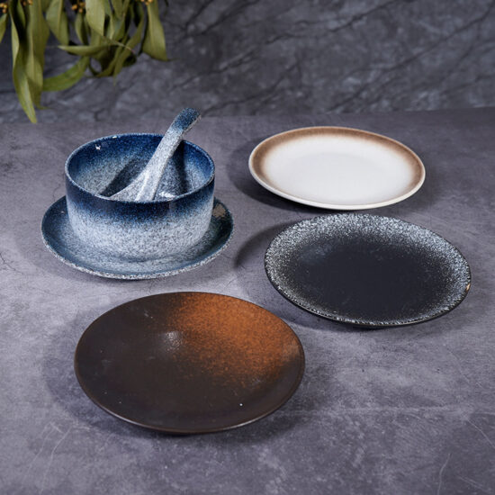 Japanese-style vintage round ceramic plate for home dining
