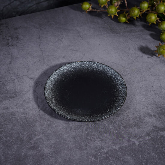 Japanese-style vintage round ceramic plate for home dining