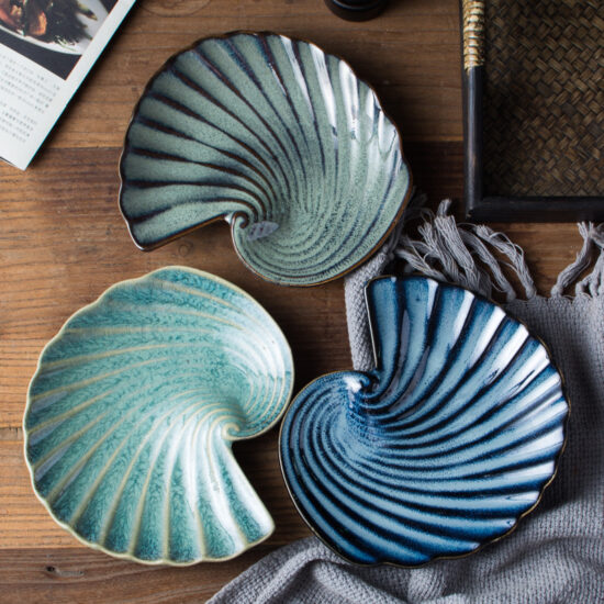 Creative shell-shaped ceramic plates with conch and sea-inspired design