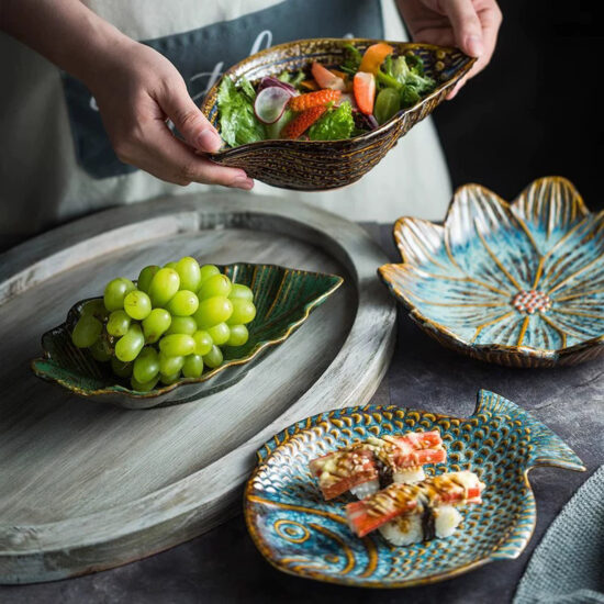Creative shell-shaped ceramic plates with conch and sea-inspired design