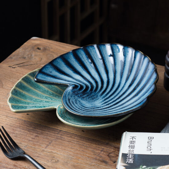 Creative shell-shaped ceramic plates with conch and sea-inspired design