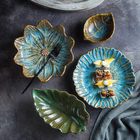 Creative shell-shaped ceramic plates with conch and sea-inspired design