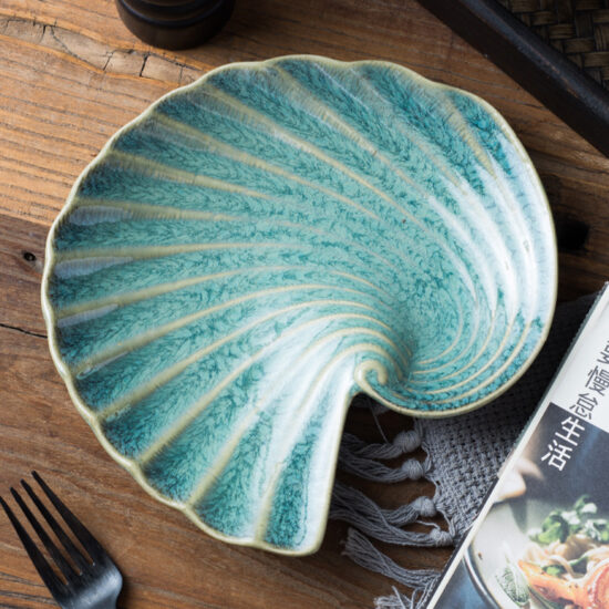 Creative shell-shaped ceramic plates with conch and sea-inspired design