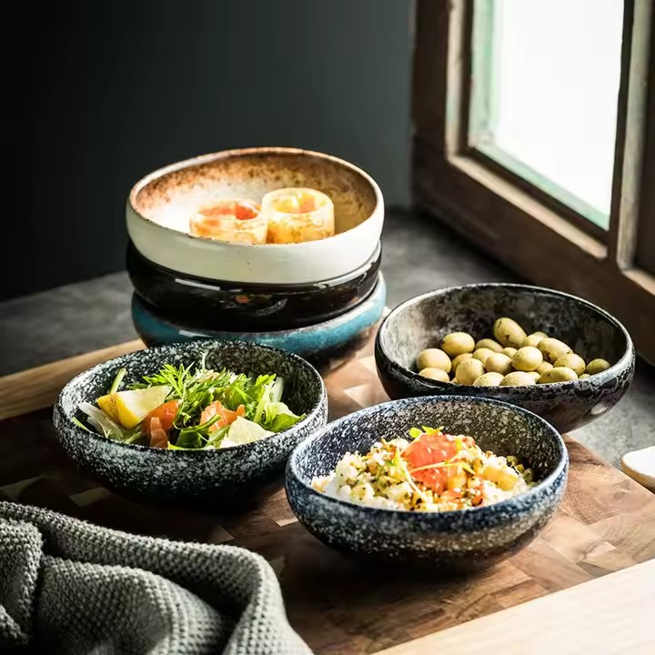 Japanese-style fine ceramic bowl with elegant glaze, suitable for home and tableware wholesalers